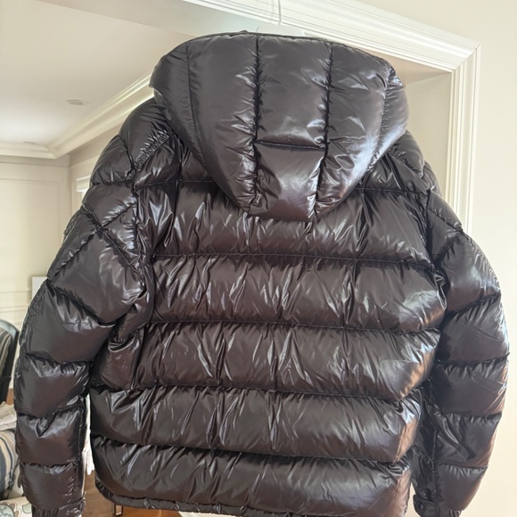 2025 Moncler Maya Sz 6 ! Mint !!!! - Picture 2 of 13